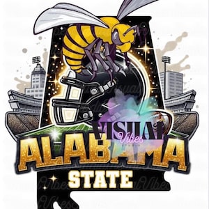 Peut inclure: Un graphique en paillettes dorées de l'état d'Alabama avec une mascotte abeille portant un casque de football. Le texte "VISUAL Vibes STUDIO" et "ALABAMA STATE" sont inclus dans le graphique.
