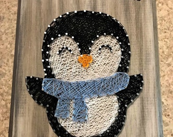 Letrero de pingüino, decoración de pingüino, letrero de pato, regalo de ducha, regalo de bebé, letrero de madera de pingüino, arte con cuerdas, arte con cuerdas de pingüino, decoración de invierno con pingüino