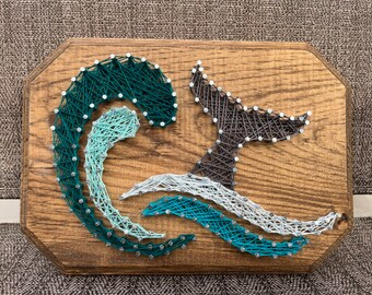 ¡NUEVO DISEÑO PARA 2023! Arte con cuerdas de cola de ballena en olas, arte con cuerdas de ballenas, arte con cuerdas del océano, decoración del océano, regalo para el hogar en la playa, arte con cuerdas de olas