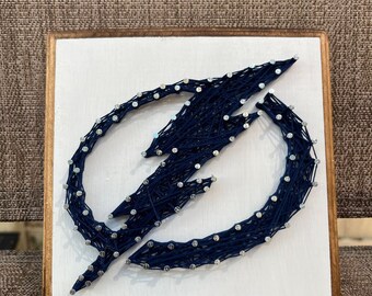 Arte con cuerdas con el logotipo de Tampa Bay Lightning, decoración con abanico de Lightning, arte con cuerdas de Tampa Bay, decoración con abanico de Lightning, decoración de bar, arte con cuerdas de hockey