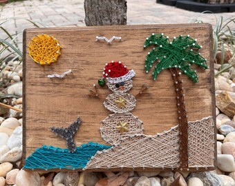 Arte con cuerdas de muñeco de arena navideño, decoración navideña, arte con cuerdas de muñeco de nieve navideño, arte con cuerdas para las fiestas, regalo de jubilación, regalo único, Navidad en la playa