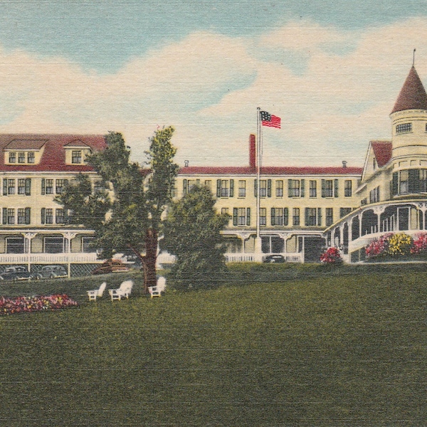 Unused 1947 Curt Teich postcard featuring a beautiful grand hotel in New Hampshire -- the Pemigewasset House