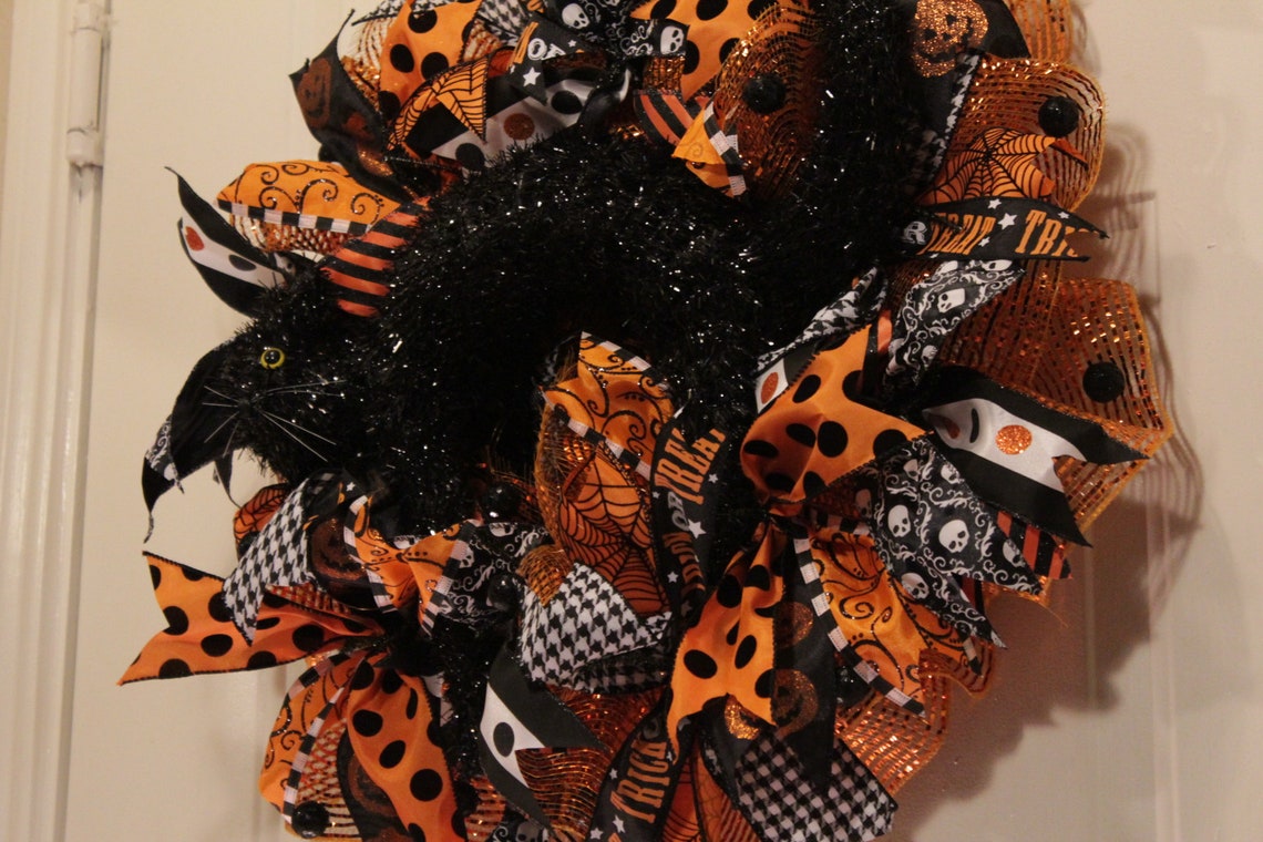 Spooky Tinsel Halloween Black Cat Wreath Holiday Door Entry Etsy