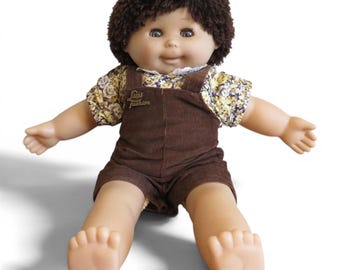 Lissi Fashion Vintage Baby Doll Cabello castaño Alemania Camisa floral Pantalones de pana