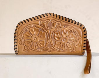Vintage Hand Tooled Leather Floral Wristlet Pouch Montana Tan Whipstitch Zip