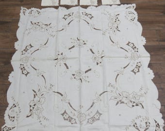 Vintage Ivory Linen Floral Embroidered Cutwork Tablecloth &4 Napkins Set 42"