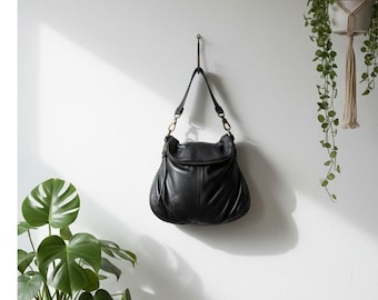 Y2K Margot New York Black Pebbled Leather Pleated Slouchy Hobo Shoulder Bag