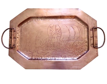 Bandeja vintage de cobre martillado con relieve de escena de carreta cubierta de pioneros, 20 pulgadas.
