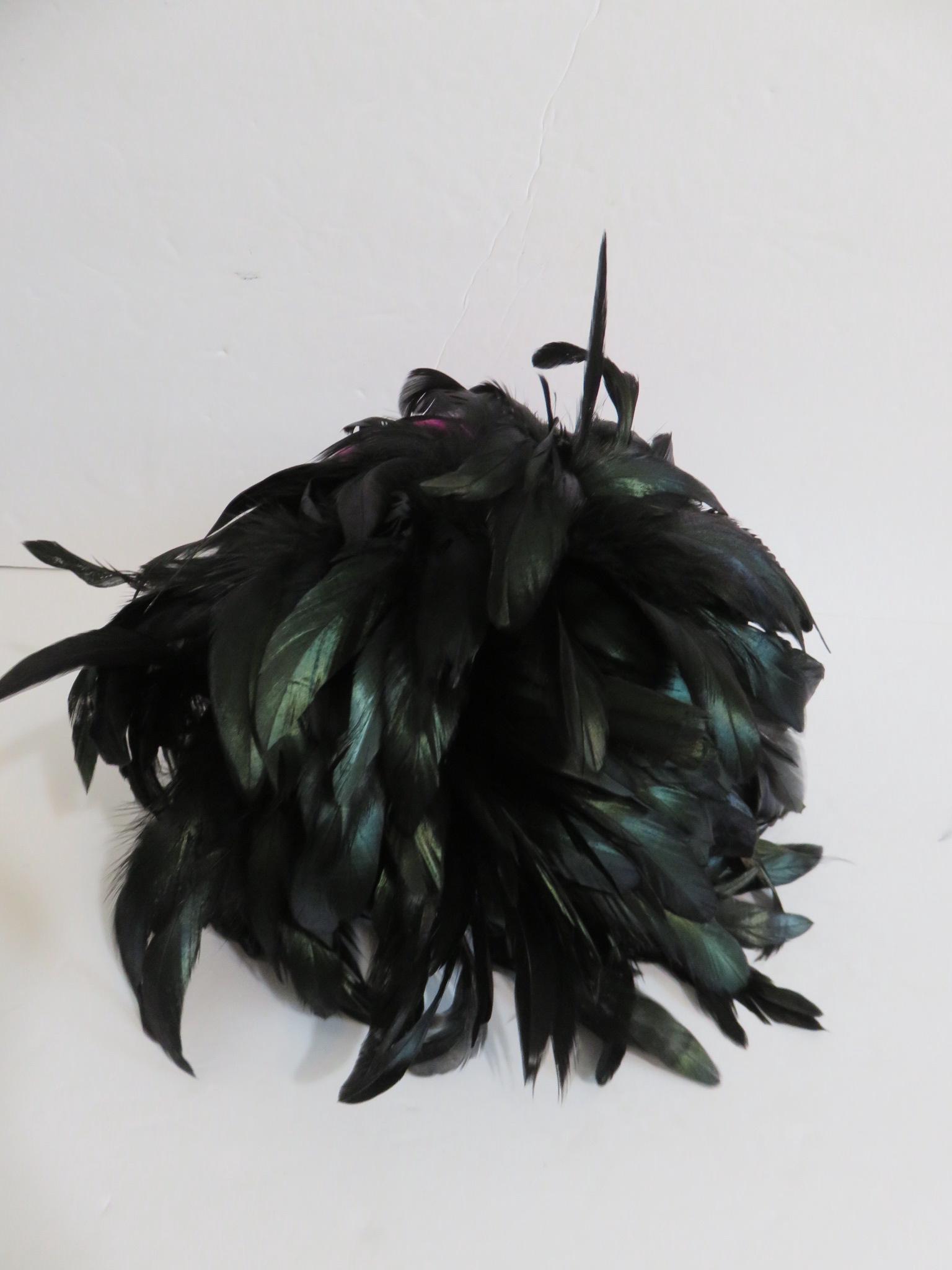 Vintage Art Deco Fuchsia Wool & Black‎ Feather Cocktail Flapper Cap USA Vintage Art Deco Wool Flapper Cap: Fuchsia & Black Feather  main image 3