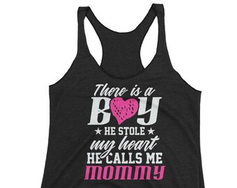 Camiseta sin mangas estilo racerback con la frase "Boy Stole My Heart Mommy" (El niño me robó el corazón). Camiseta sin mangas linda para mamá.