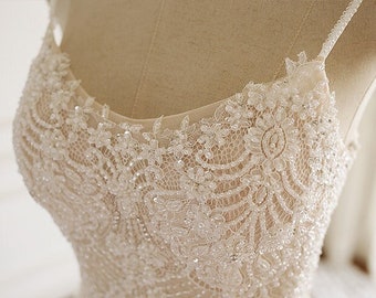 Elle - elegant lace wedding dress.