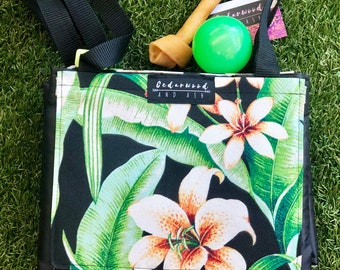 Portátil Dog Mat. Jungle Paradise. Impermeable. ¡Se pliega en la bolsa! Bonito, duradero, fácil de limpiar. Debe tener para Puppy Training School.