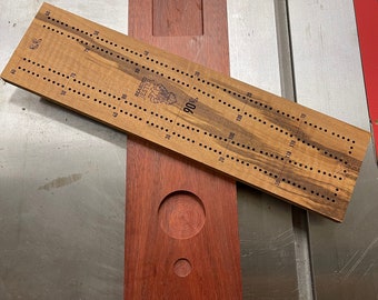 Turnier Cribbage Brett mit 2 Bahnen und Aufbewahrungsbrett Lasercutter CNC Dateien svg download