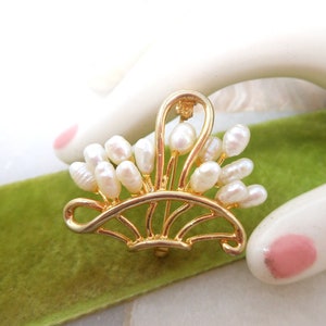  Brooch Sea Water Golden Pearl Brooch, for Ladies, Round Pearl  8-9 Mm Jewelry Accessories, Suitable for All Occasions Brooch : Clothing,  Shoes & Jewelry
