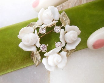 Vintage White Rose Flower Pin Brooch Rhinestone Plastic Kitschy Jewelry Gift Mid Century, VivianJoel.com