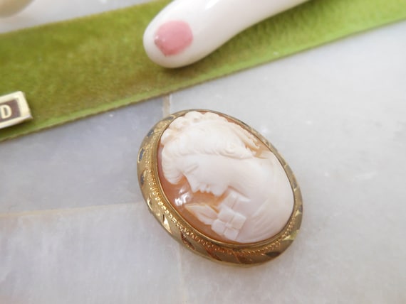Vintage  Cameo Pin Brooch Pendant Carved Shell Vi… - image 5
