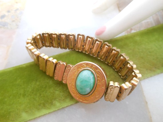 Vintage Sweetheart Bracelet Green Peking Glass Ex… - image 5