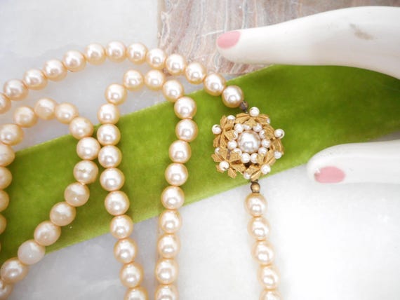 Vintage MIRIAM HASKELL Necklace Faux Pearl Glass Bead Flower Clasp