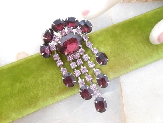 Vintage LA REL Rhinestone Fringe Brooch Dangle Pi… - image 1