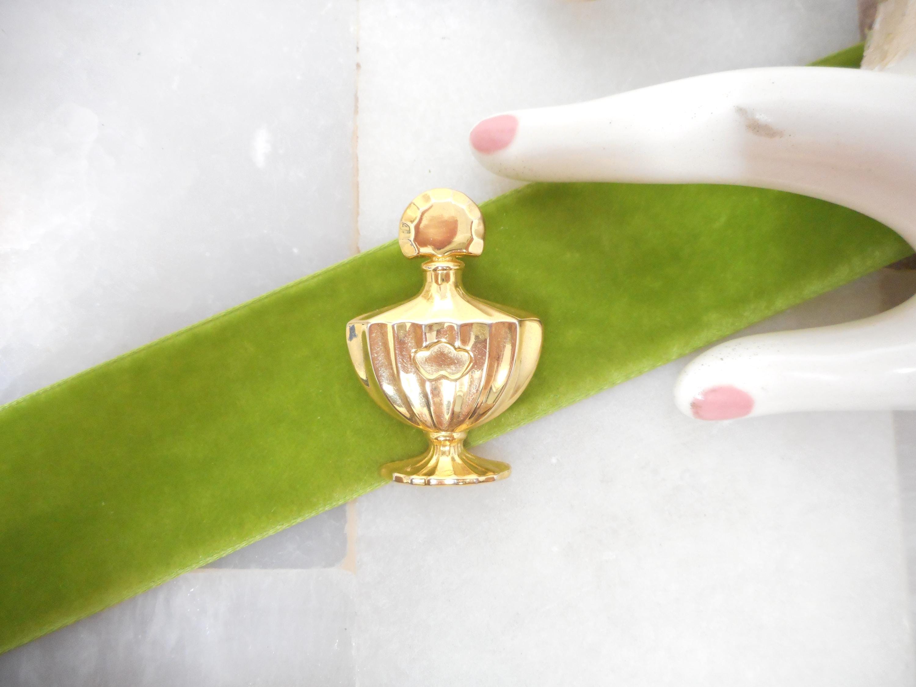 Dior Hair Band Gold Bee + Guerlain White Cosmetic Bag + Green Card Holder - SET Three Capture Totale Skincare Products in a Dior Pouch | DIOR main image 3