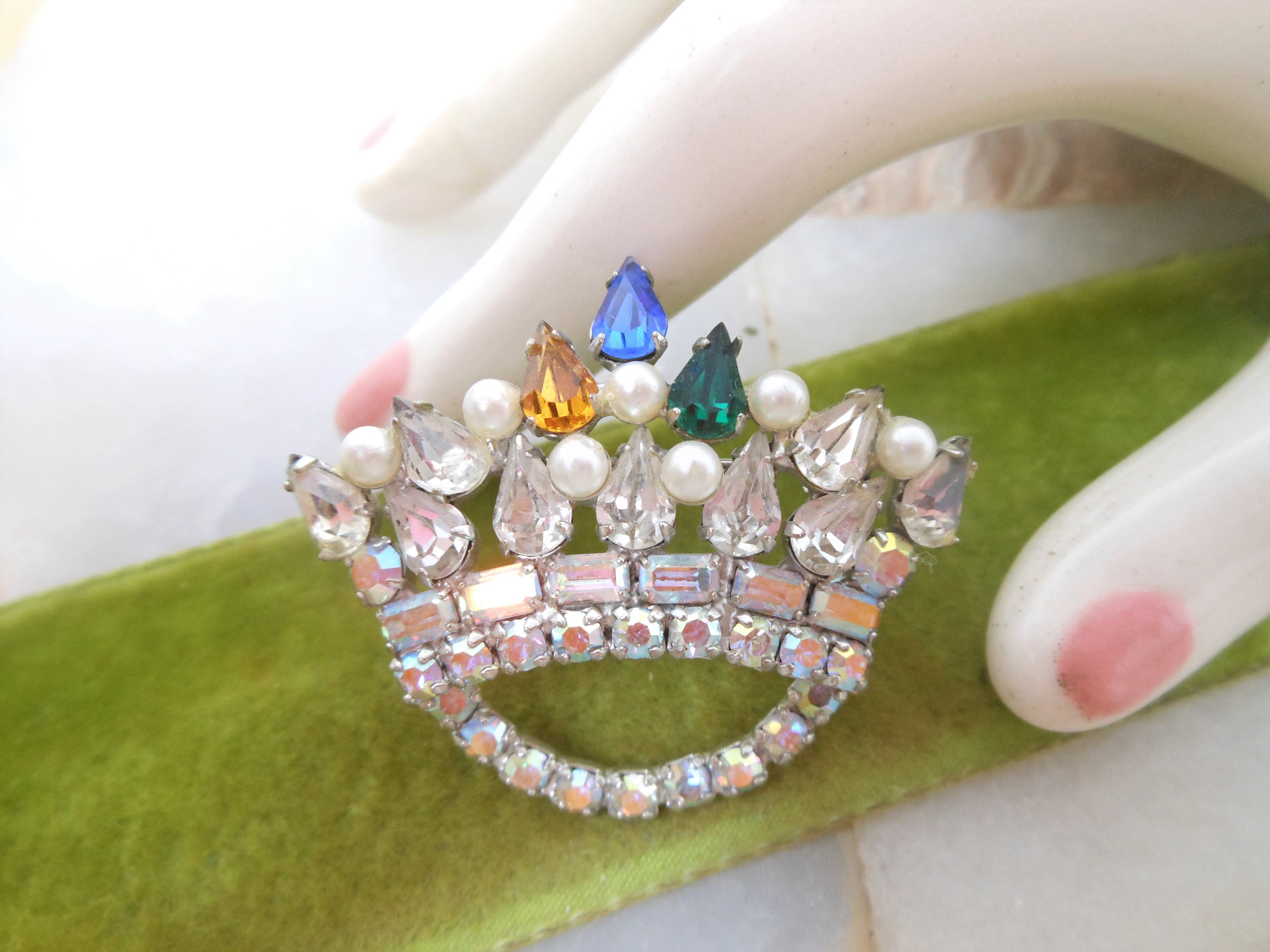 Vintage B David BROOCH Family Crown Pin Multicolor AB