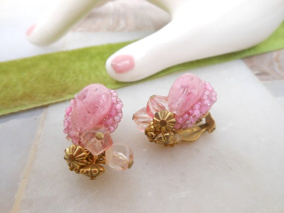 Vintage ROBERT Cluster Earrings Clip On Pink Art … - image 6