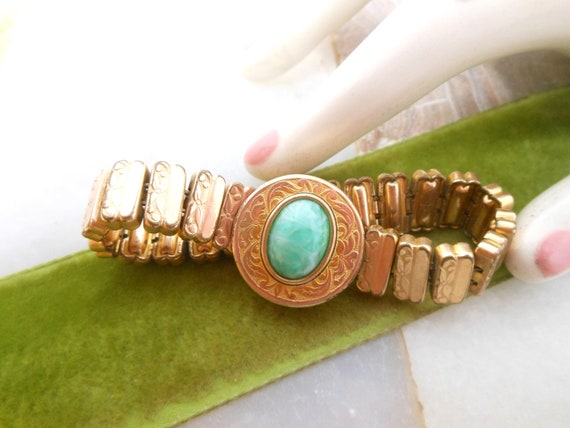 Vintage Sweetheart Bracelet Green Peking Glass Ex… - image 1