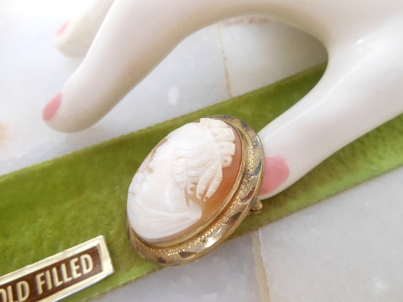 Vintage  Cameo Pin Brooch Pendant Carved Shell Vi… - image 4