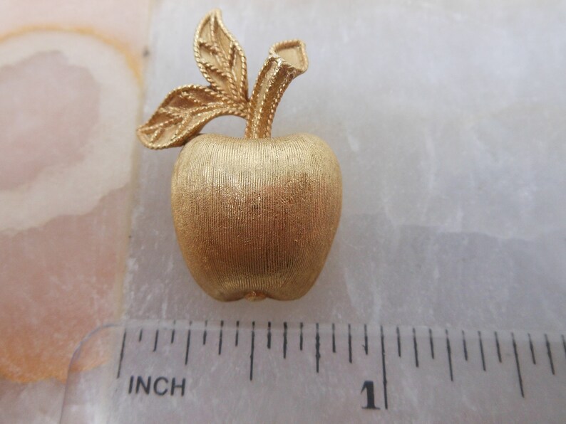 Vintage AVON Designer Pin Brooch Apple Fruit Gold Tone Plate Petite Rockabilly Mid Century Jewelry Gift VivianJoel.com