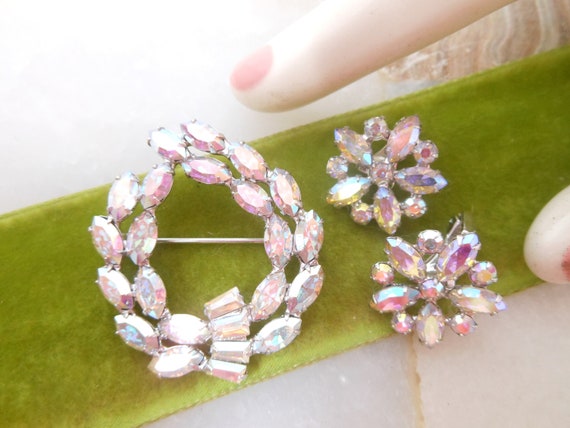 Vintage B DAVID Rhinestone Flower Brooch Earrings… - image 1