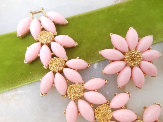 Vintage MARVELLA Pink Bracelet Earrings Set Flowe… - image 1