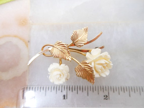 Vintage VAN DELL Rose Brooch Carved Flower Pin Go… - image 4