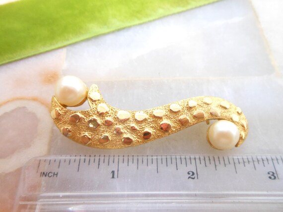 Vintage CELEBRITY NY Brooch Chunky Faux Pearl Gol… - image 9