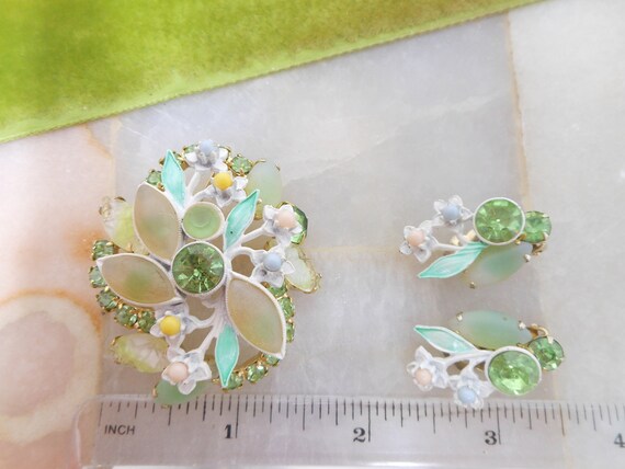 Vintage Green Rhinestone Brooch Earrings Set Past… - image 8