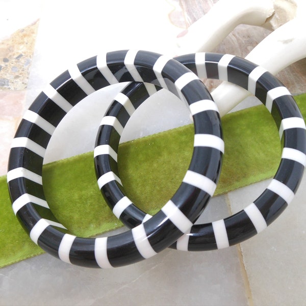 Vintage LOT 2 Bracelet Bangle Black White Lucite Set Mod Stripe Plastic Resin Mid Century Jewelry Gift, VivianJoel.com