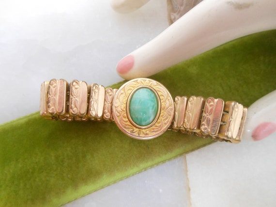 Vintage Sweetheart Bracelet Green Peking Glass Ex… - image 2