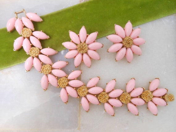 Vintage MARVELLA Pink Bracelet Earrings Set Flowe… - image 4