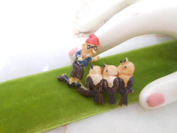 Vintage Elf Pixie Celluloid Brooch Chickadee Bird… - image 4