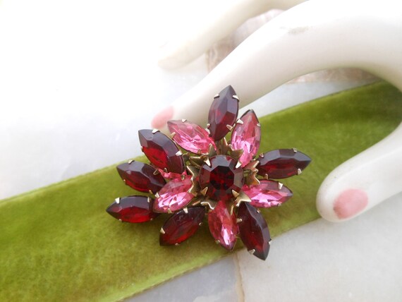 Vintage Red Brooch Flower Pin Rhinestone Retro Mi… - image 3