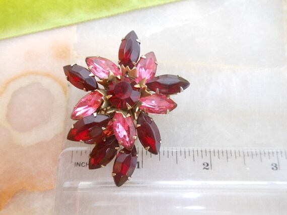 Vintage Red Brooch Flower Pin Rhinestone Retro Mi… - image 8