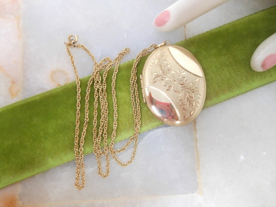 Vintage Gold Fill Locket Necklace Photo Pendant E… - image 5