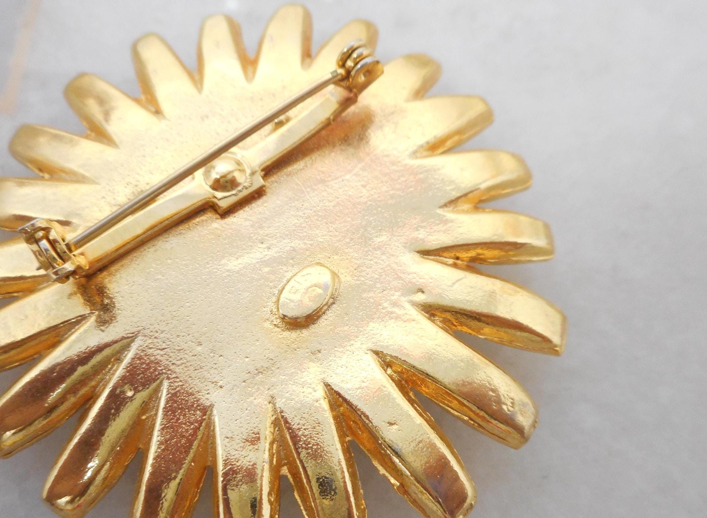 Vintage WEISS Daisy Brooch Enamel Mod Flower Power Yellow Lucite ...