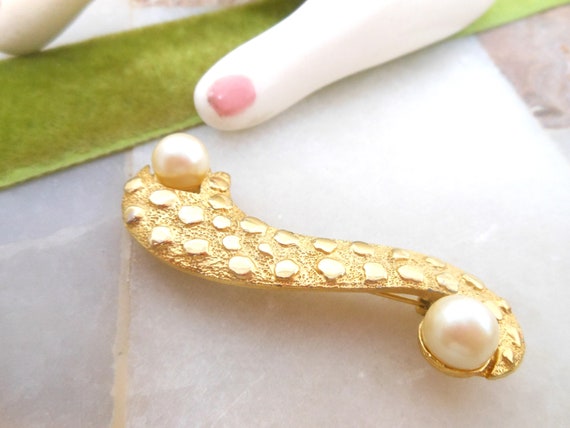 Vintage CELEBRITY NY Brooch Chunky Faux Pearl Gol… - image 5