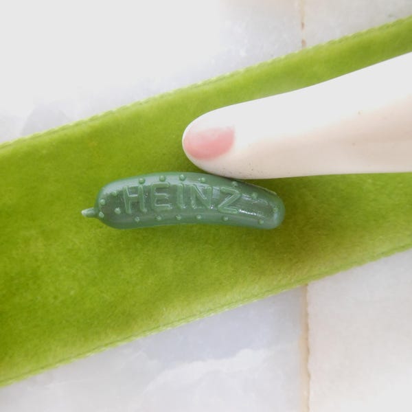 Vintage HEINZ Pickle Promo Pin Advertisement Green Plastic Petite Lapel Brooch Pickleball Jewelry Gift, VivianJoel.com