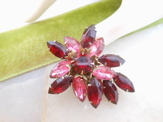 Vintage Red Brooch Flower Pin Rhinestone Retro Mi… - image 5