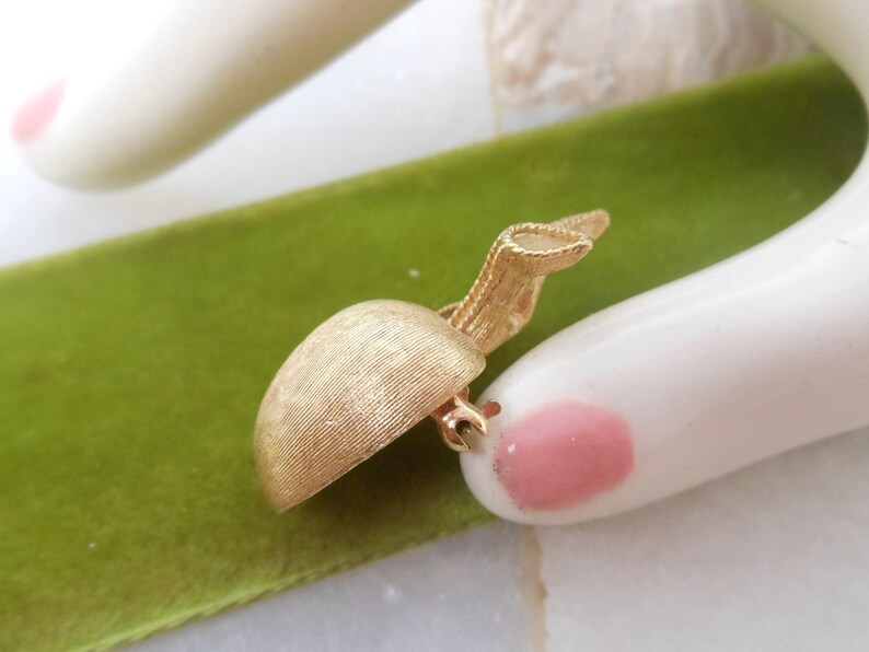 Vintage AVON Designer Pin Brooch Apple Fruit Gold Tone Plate Petite Rockabilly Mid Century Jewelry Gift VivianJoel.com