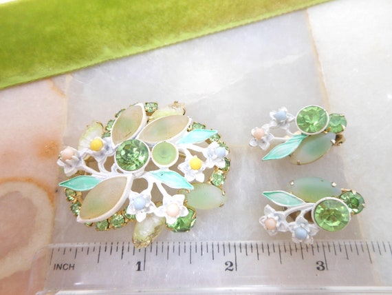 Vintage Green Rhinestone Brooch Earrings Set Past… - image 7