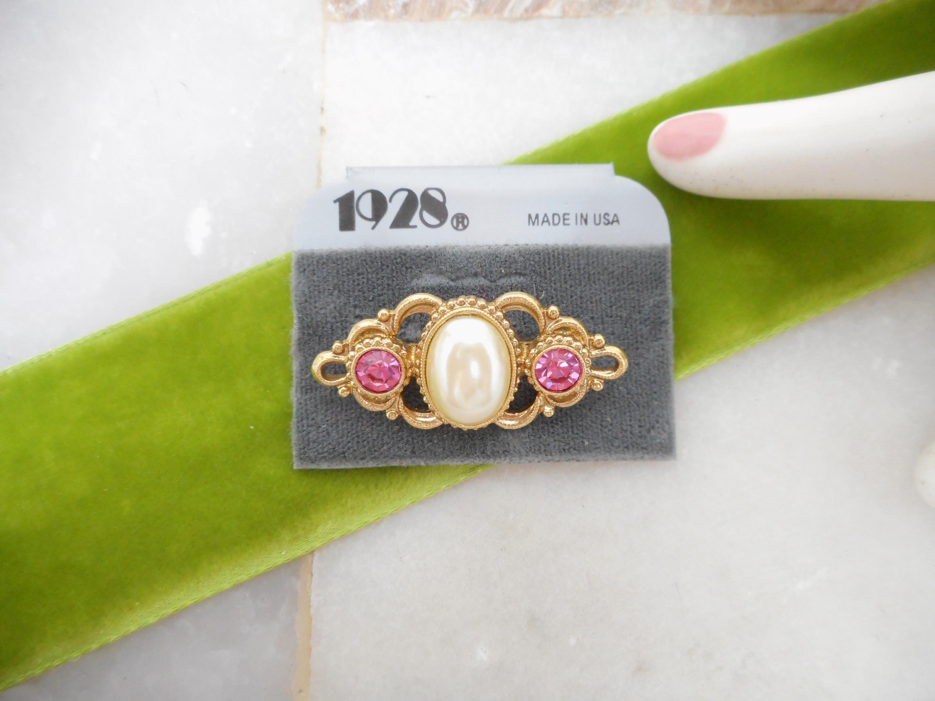 Signed 1928 Brooch - Etsy