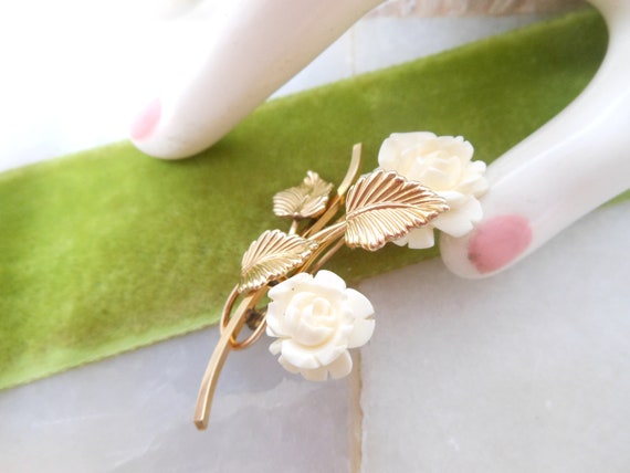 Vintage VAN DELL Rose Brooch Carved Flower Pin Go… - image 3