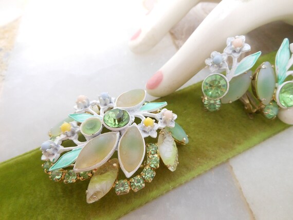 Vintage Green Rhinestone Brooch Earrings Set Past… - image 2